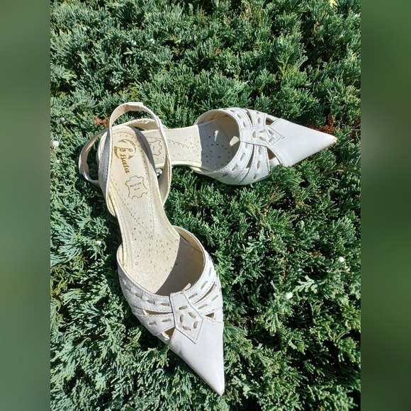 💥Sz 5 💥 Bata White  Leather Shoes - Picture 3 of 17